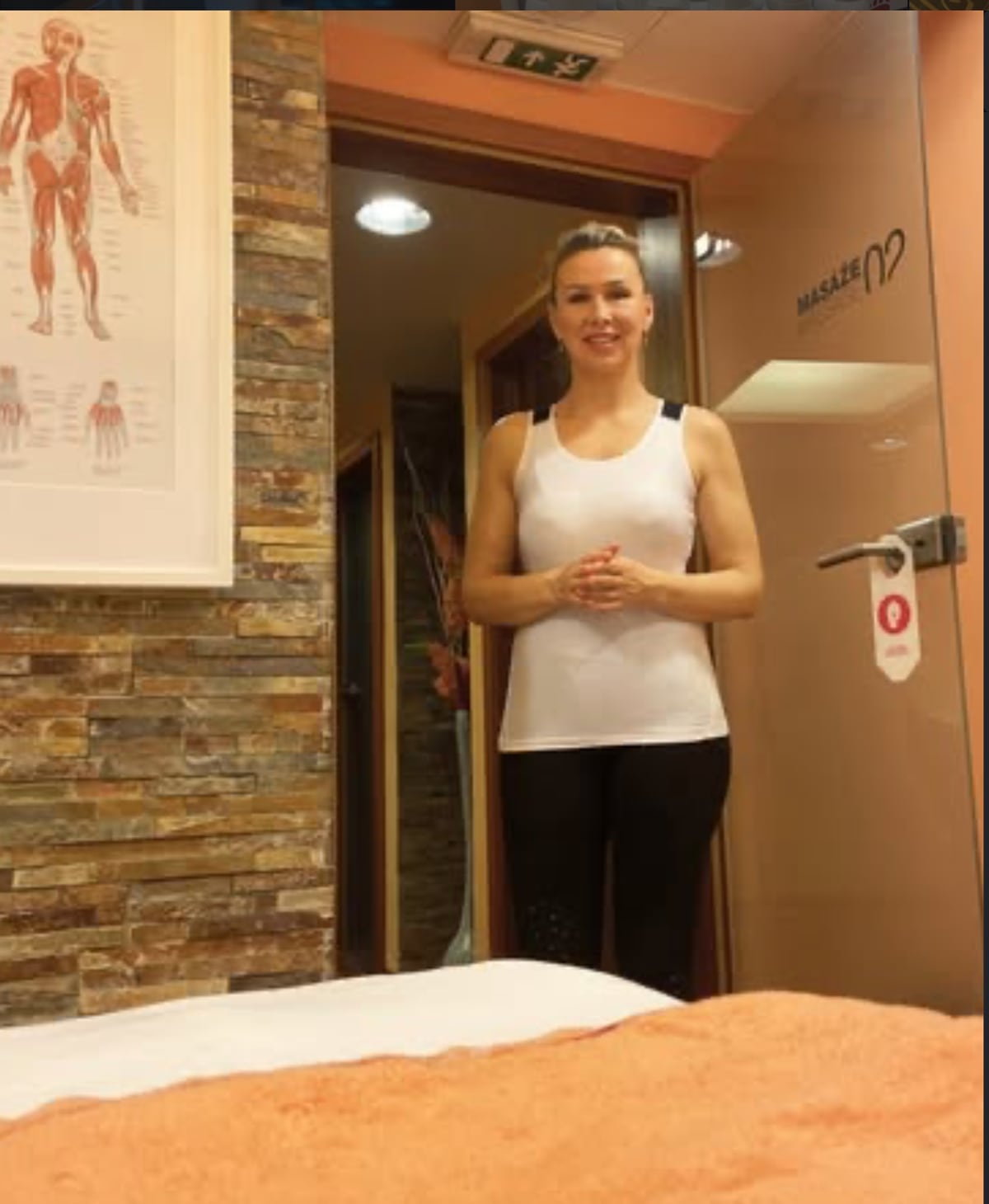 Martina Pavlíčková – masérka ve svém masážním pokoji, Hotel Vista